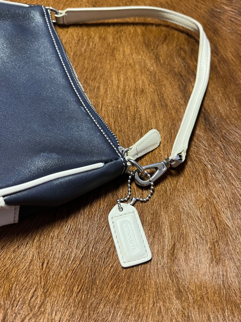 Vintage Coach Navy and Cream Leather Shoulder Bag - Picture 2 of 3